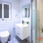 A Traditional Maltese With Indoor Cave Pool Mellieħa