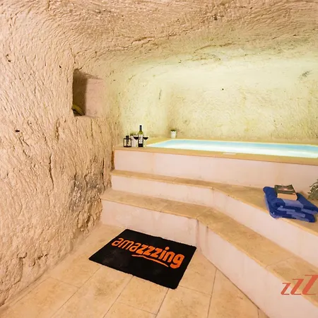 Дом отдыха A Traditional Maltese With Indoor Cave Pool Меллиеха