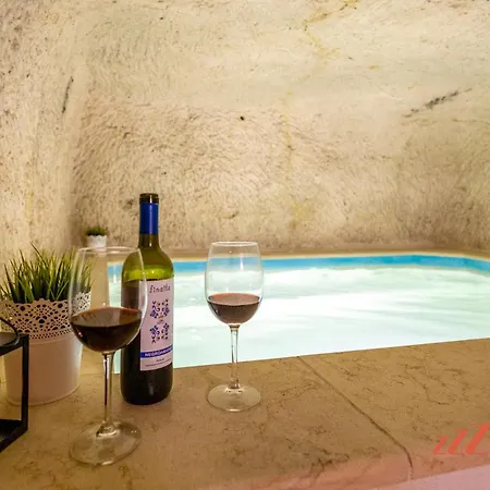 Дом отдыха A Traditional Maltese With Indoor Cave Pool *