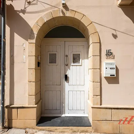 A Traditional Maltese With Indoor Cave Pool Semesterbostad Mellieħa