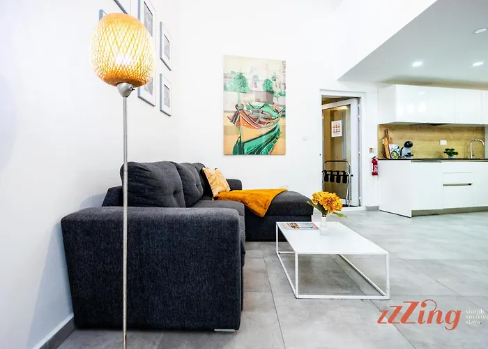 A Traditional Maltese With Indoor Cave Pool Holiday home