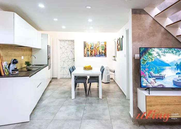 A Traditional Maltese With Indoor Cave Pool Holiday home Mellieha