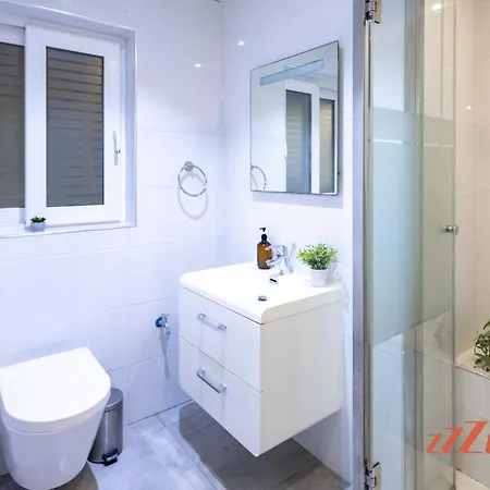 A Traditional Maltese With Indoor Cave Pool Mellieħa