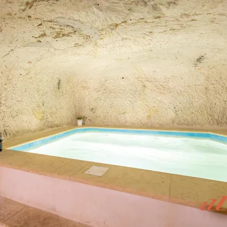 Nyaraló A Traditional Maltese With Indoor Cave Pool