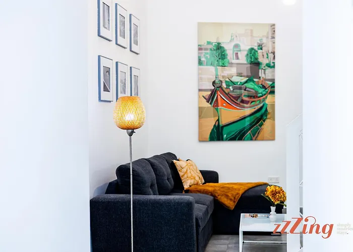 A Traditional Maltese With Indoor Cave Pool * 梅利哈